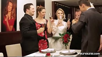 Sex la nunta in toaleta cu mireasa unui prieten