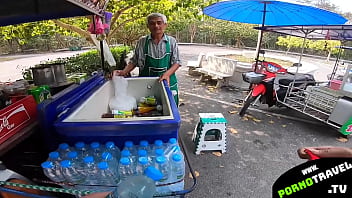 Asiatica filmata cand face o muie salbatica in balcon