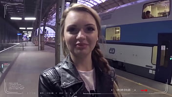 Video cu starlete XXX care se fut total