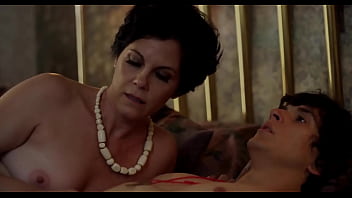 Mama isi iubeste sexual fiul de 18 ani