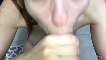 Amor accidental in baie cu sora vitrega