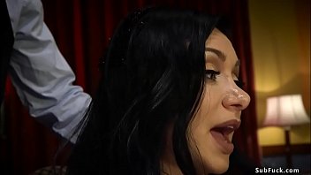 Legata la ochi si fututa in grup de barbati