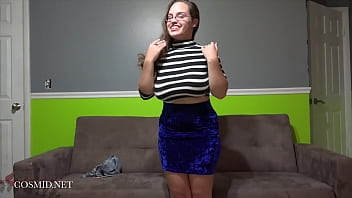 Sofia are sani mari naturali si pozeaza goala la casting