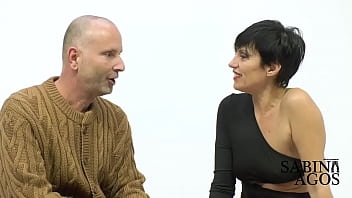 Casting cu Sabina care suge pula si e masturbata in pizda matura