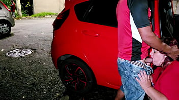 Fute o grasa in masina si ii da cu sloboz pe la bot