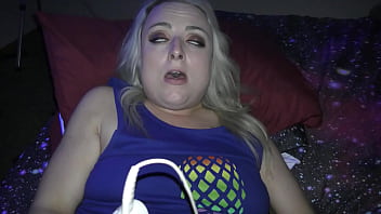 Matura filmata cand isi provoaca orgasme cu vibrator