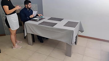 Servit la masa si futut de chelnerita