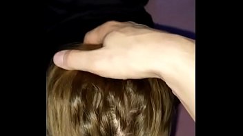 O filmeaza si trage de par sa suga pula adanc