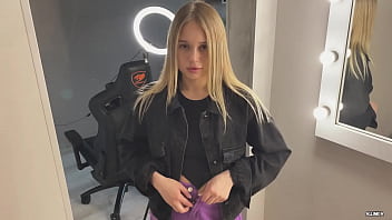 Tanara miniona la casting suge pula mare si e fututa in vagin