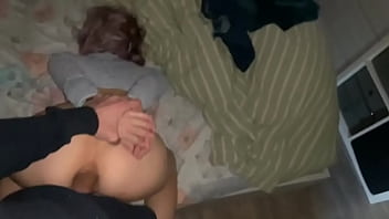 Pe la spate o fute in cur si ii umple gaoaza cu sloboz