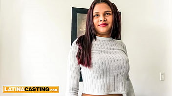 Tanara de 18 ani convinsa la casting sa faca sex