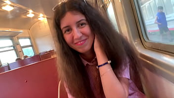 Isi face laba in tren langa gagicuta fara chilotei