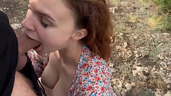 Ii baga pula pana in gat si o fute in public