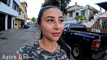 Suge o pula in scara de bloc si inghite sloboz