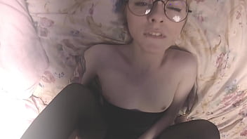 Iubita studenta penetrata in gura si cur cu ejaculare