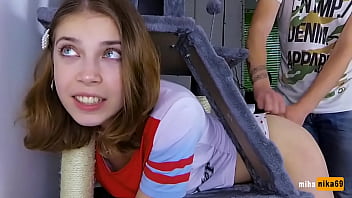 Primeste muie si sta capra la futai