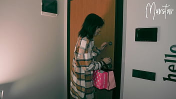 Porno de sarbatori cu milfa care suge pula si o vrea in gaoaza