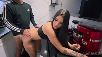 Alcool si sex in bucatarie cu iubita futacioasa