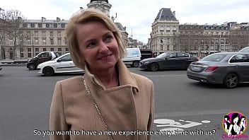 Matura de 50 de ani platita pentru sex cu trei barbati