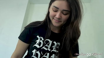 Tanara Marlyn suge pula si e penetrata in vagin