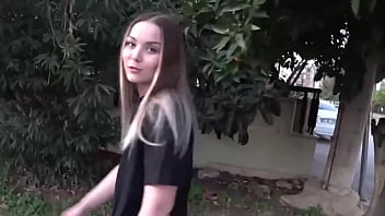 Tanara platita pentru muie si futai neprotejat in vagin