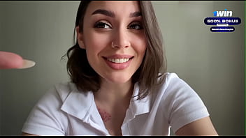 O fata cu fundul mare se filmeaza cand isi fute iubitul