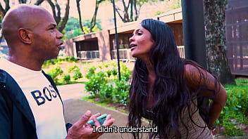 Negresa abordata pe strada si platita pentru sex adanc in pizda