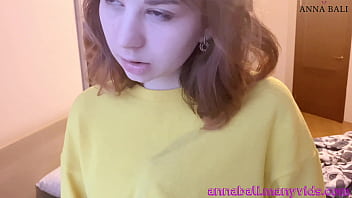 Isi face laba si o fute pe gagica cu pizda calda