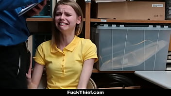 Catarina abuzata sexual de agent de politie care filmeaza