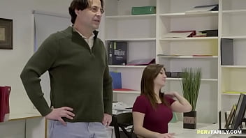 Porno incest cu tatal vitreg si sperma in gura