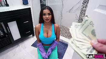 O bunaciune face menaj si e platita pentru sex