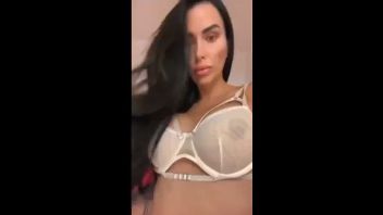 Daniela Crudu xxx se masturbeaza cu o jucarie