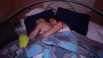 O fute anal cand doarme pe fiica vitrega care are orgasme