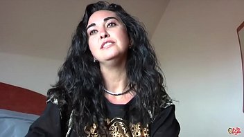 Platita pentru sex cu doi barbati si filmata