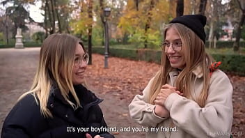 Studente combinate de baieti care le invita la cazare pentru sex