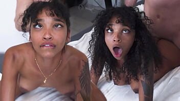 Negresa geme si tipa cand e fututa brutal in pizda