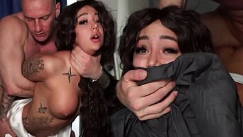 11 minute de sex cu bruneta tatuata si galagioasa