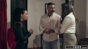 Cuplu matur si pervers invita menajera la sex in trei