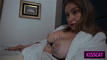 Sotu isi face laba dimineata si e ajutat sa ejaculeze