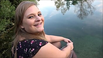 Oral si futai scurt cu o grasa langa lac