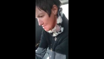 Curva romanca de pe centura suge pula lu Vicu