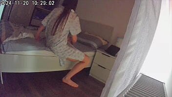 Filmata cand isi inseala barbatul cu un tip dotat