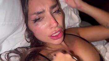 31 de minute de sex brutal cu bunaciunea Sisi