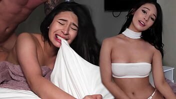 Sex dur cu o bruneta care geme tare