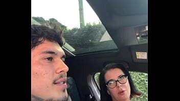 Barbat primeste oral in masina si la hotel