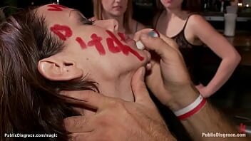 In club e dominata sexual de barbati si fete