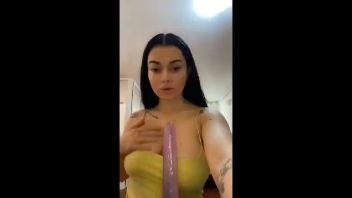 Andreea.kg19 suge un dildo xxx