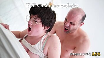 Iubita cu piercing in sfarcuri e fututa in pizda si gaoaza