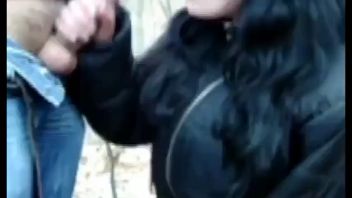 Curva de la strada ia muie de la client in padure