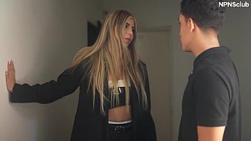 Sex pasional la motel cu tanara blonda cunoscuta pe Tinder